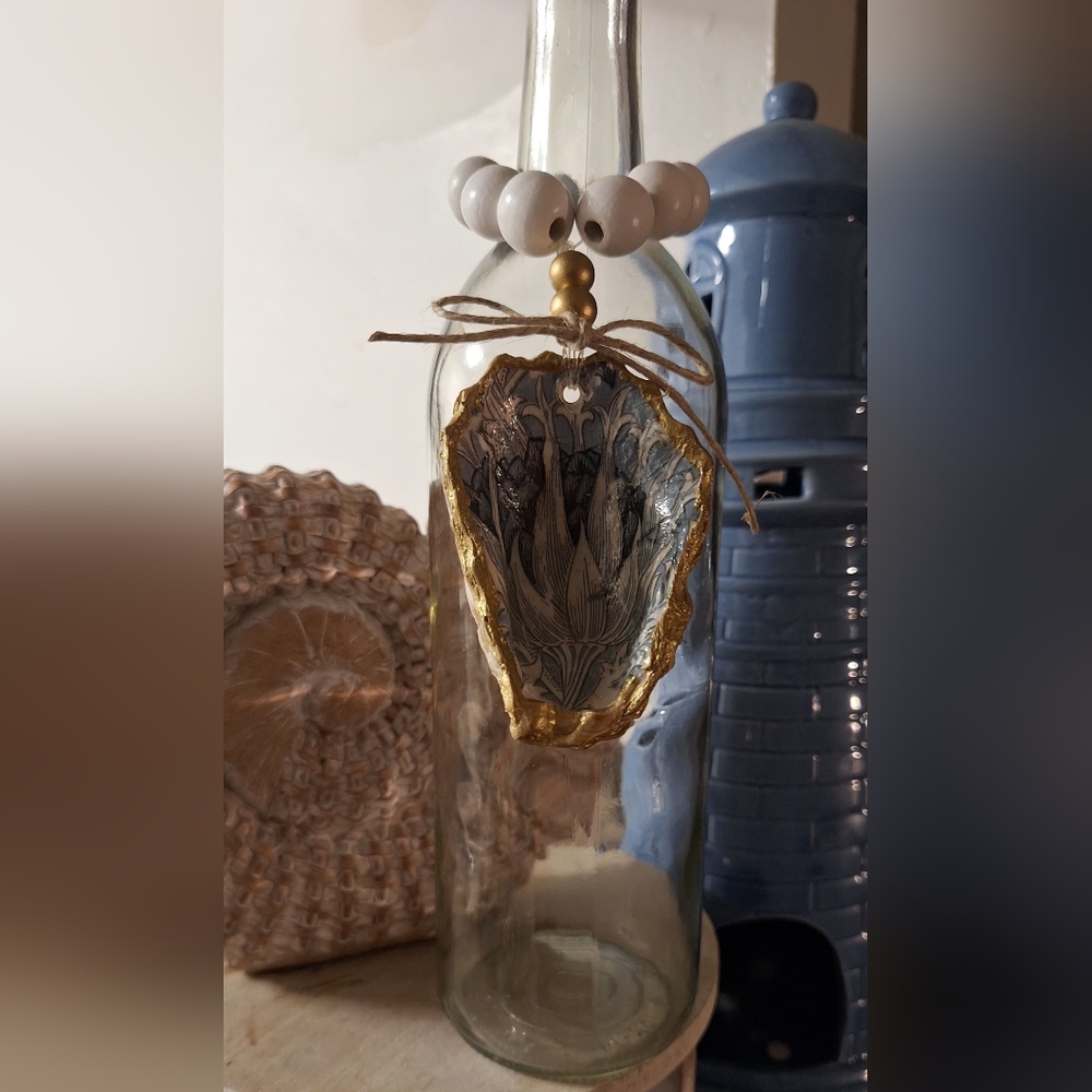 OYSTER SHELL ORNAMENT